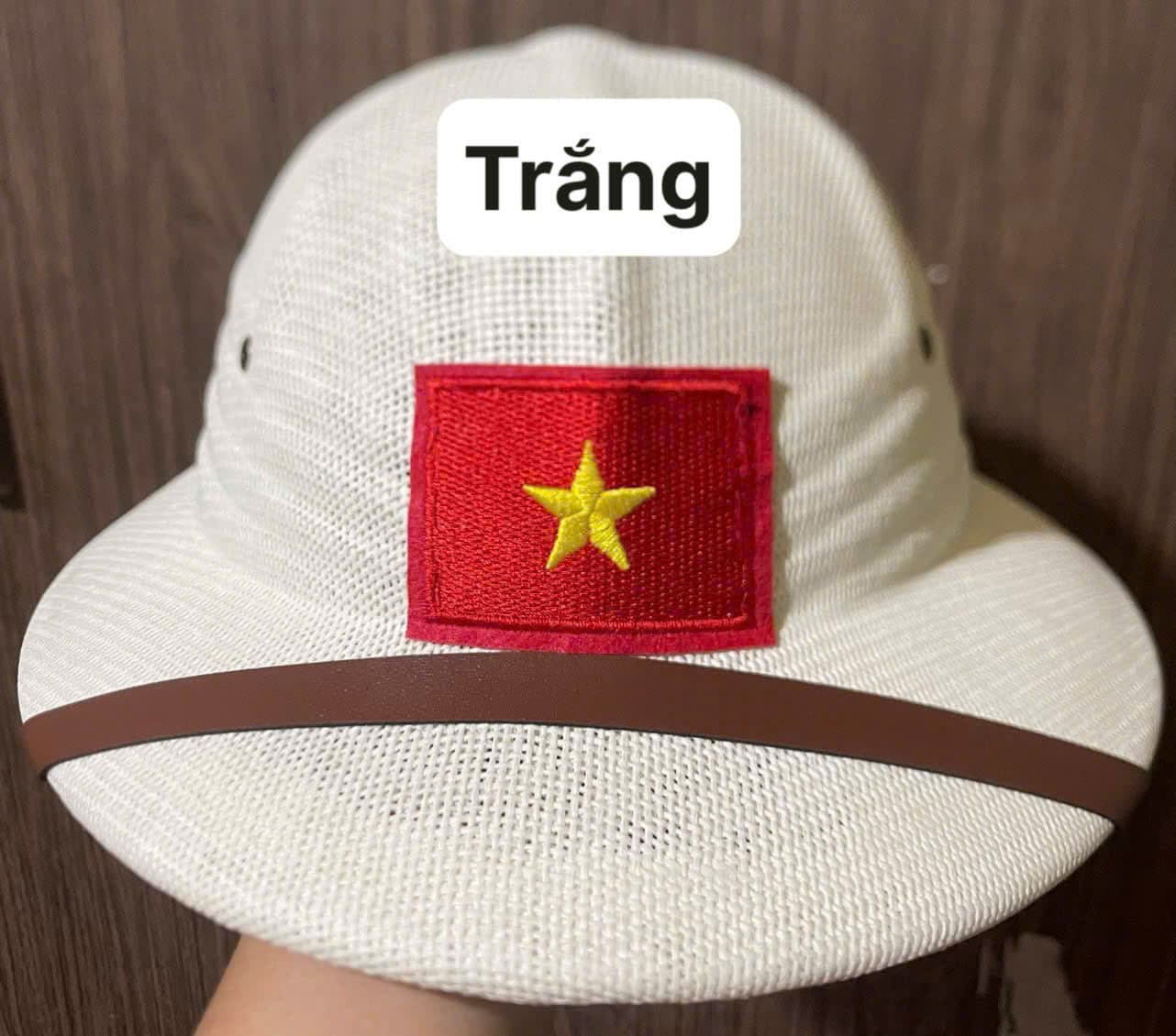 Mũ cói vành rộng gắn cờ Việt Nam – Mũ đi biển form cứng cao cấp, chống nắng, có chỉnh size 56–61cm